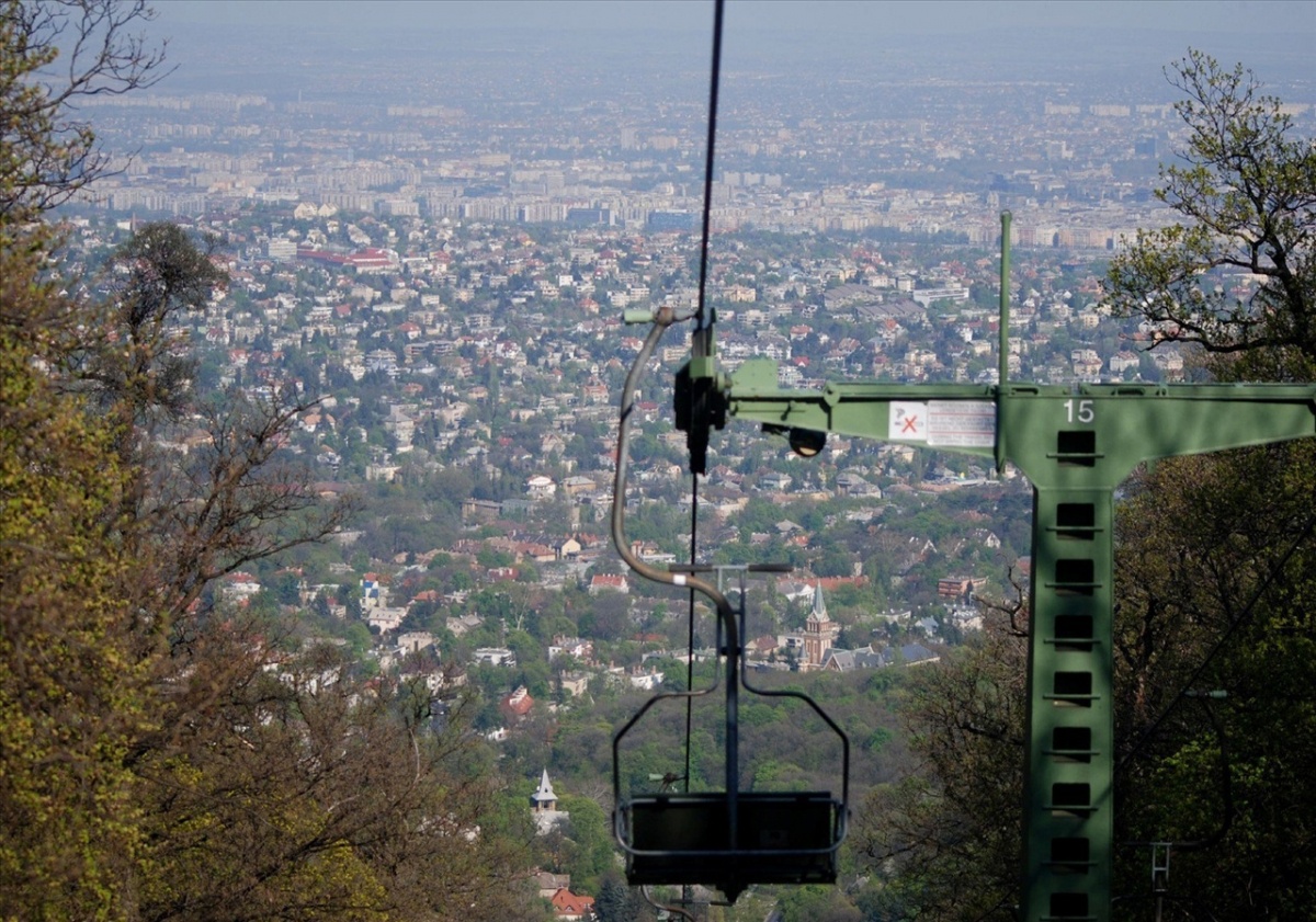 Libegő Budapesten, repülő székekkel Budapest felett a ...