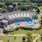 Családi nyaralás gyerekekkel Gyopárosfürdőn, korlátlan fürdőbelépővel a Hotel Corvus Aquaban Családi nyaralás gyerekekkel Gyopárosfürdőn, korlátlan fürdőbelépővel a Hotel Corvus Aquaban