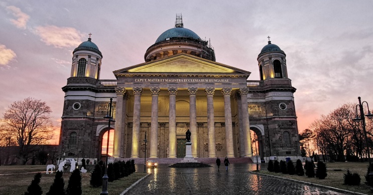 Tematikus tárlatvezetések  az Esztergomi Bazilikában és a Főszékesegyházi Kincstárban