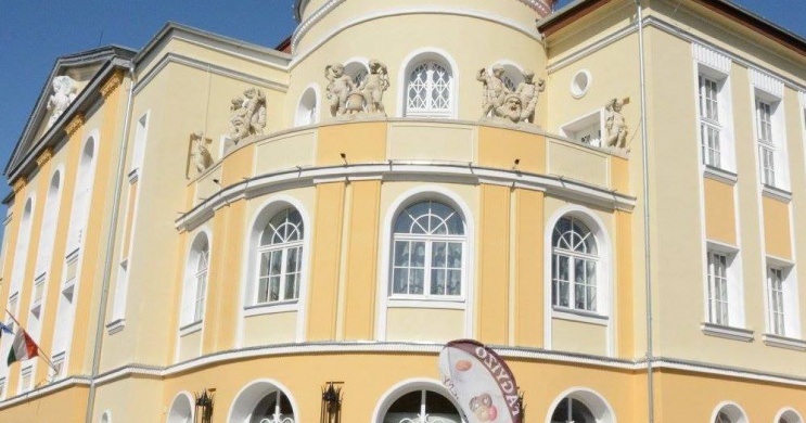 Déryné Kulturális, Turisztikai, Sport Központ és Könyvtár