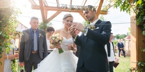 Egyedi esküvő a természetben a romantikus Monori Pincefaluban
