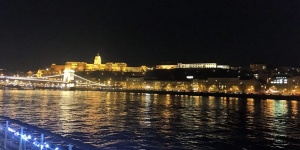 Budapesti éjszakai program, hajókirándulás élőzenével, italokkal 22:00 órakor