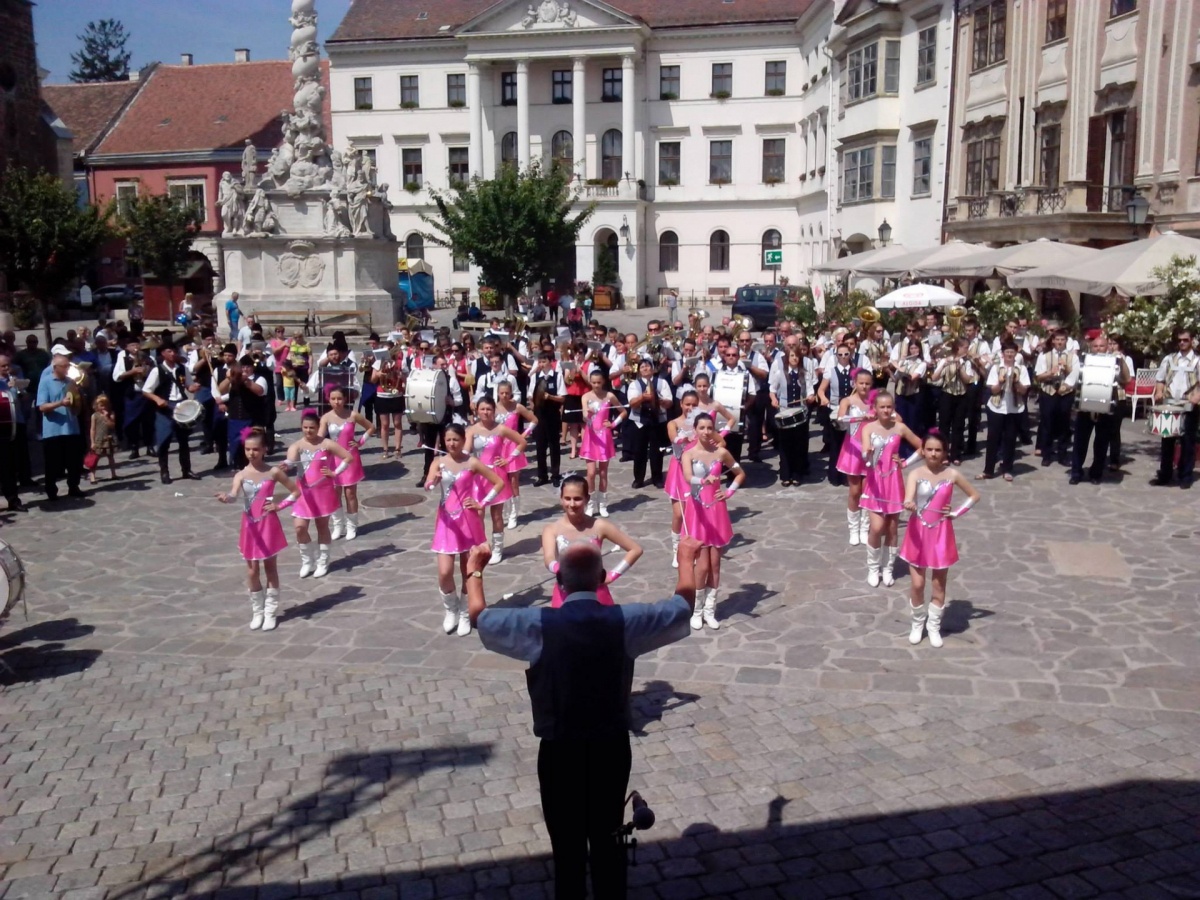 legjobb nemzetközi találkozó helyén)