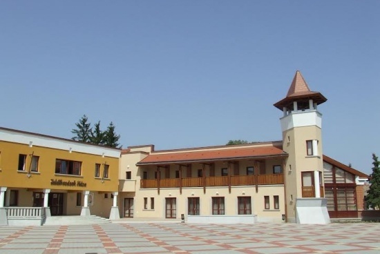 Szórakoztató központ csatlakozni