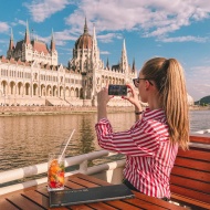 Hajókirándulás Budapesten, délutáni sétahajós városnézés a Dunán welcome Proseccóval