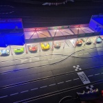Slot car racing játék, igazi autóverseny hangulat élethű autómodellekkel a gyöngyösi boxutcában Slot car racing játék, igazi autóverseny hangulat élethű autómodellekkel a gyöngyösi boxutcában