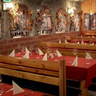 Szilveszteri pincebuli a Kaptárkő Rendezvénypincében, szállással a Hunguest Hotel Flórában Szilveszteri pincebuli a Kaptárkő Rendezvénypincében, szállással a Hunguest Hotel Flórában