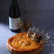 Galette des Rois, királyok tortája kóstoló vagy elvitelre megrendelhető a Paris Budapest Étteremben Galette des Rois, királyok tortája kóstoló vagy elvitelre megrendelhető a Paris Budapest Étteremben