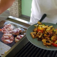 Grill étterem Győrben, grillterasz látványkonyha hétvégenként a Land Plan Étteremben Grill étterem Győrben, grillterasz látványkonyha hétvégenként a Land Plan Étteremben
