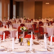400 m2-es bálterem helyszín több száz fő részére az ETO Park Hotelben 400 m2-es bálterem helyszín több száz fő részére az ETO Park Hotelben