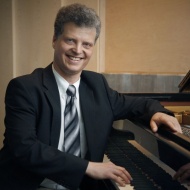 Király Csaba zongoraművész koncert 2019. Zongora szólóest a Rákoshegyi Bartók Zeneházban Király Csaba zongoraművész koncert 2019. Zongora szólóest a Rákoshegyi Bartók Zeneházban