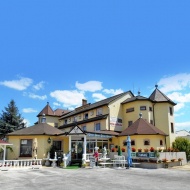 Zempléni üdülés ünnepi majális programokkal a Holdfény Hotel Étteremben Zempléni üdülés ünnepi majális programokkal a Holdfény Hotel Étteremben