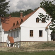 Családi üdülés a Bakonyban, a Sobri Jóska Kalandpark melletti Iglauer Parkban Családi üdülés a Bakonyban, a Sobri Jóska Kalandpark melletti Iglauer Parkban