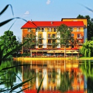 Október 23-ai hétvégi wellness pihenés fürdőbelépővel a gyopárosfürdői Hotel Corvus Aqua szállodában Október 23-ai hétvégi wellness pihenés fürdőbelépővel a gyopárosfürdői Hotel Corvus Aqua szállodában