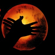 A Nap és a Hold elrablása, kézjáték a budapesti Figurina Bábszínházban