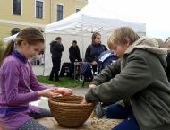 Kenyérsütés és a kenyér készítésének folyamata, foglalkozás a Vasvári Pál Múzeumban Kenyérsütés és a kenyér készítésének folyamata, foglalkozás a Vasvári Pál Múzeumban