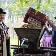 Borszűrő Szent Mihály Napja 2018. Szüret és Iparosok napja Ópusztaszer Borszűrő Szent Mihály Napja 2018. Szüret és Iparosok napja Ópusztaszer