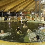 Éjszakai fürdőzés egyéni időpontban a kisújszállási Kumánia Gyógy- és Strandfürdőben Éjszakai fürdőzés egyéni időpontban a kisújszállási Kumánia Gyógy- és Strandfürdőben