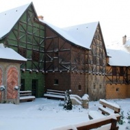 Adventi családi programok a Bikali Reneszánsz Élménybirtokon, karácsonyi díszek készítésével Adventi családi programok a Bikali Reneszánsz Élménybirtokon, karácsonyi díszek készítésével