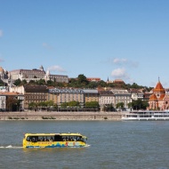 RiverRide kétéltű városnéző busz a Dunán, kalandos városnézés naponta Budapesten RiverRide kétéltű városnéző busz a Dunán, kalandos városnézés naponta Budapesten
