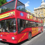 Városnéző emeletes busz jár egész évben Budapesten 22 nyelvű kalauzolással Városnéző emeletes busz jár egész évben Budapesten 22 nyelvű kalauzolással