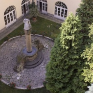 Titkos kertek és terek Budapesten, városnéző séta a Belvárosban Titkos kertek és terek Budapesten, városnéző séta a Belvárosban