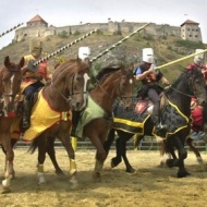 Bakonyi lovaglás, lovaglás ajánlatok a Bakony és Balaton térségében Bakonyi lovaglás, lovaglás ajánlatok a Bakony és Balaton térségében