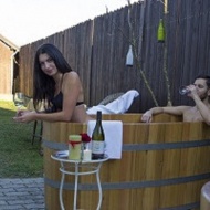 Dézsafürdő Móron, boros SPA testnek és léleknek az Öreg Prés Fogadóban Dézsafürdő Móron, boros SPA testnek és léleknek az Öreg Prés Fogadóban