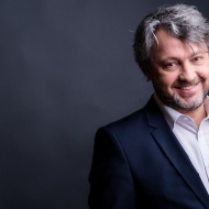 Bősze Ádám zenei stand up estjei 2019 / 2020. Online jegyvásárlás Bősze Ádám zenei stand up estjei 2019 / 2020. Online jegyvásárlás