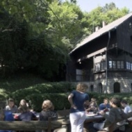 Erdei iskola a Bakonyban Herend és Ajka között Városlődön, az Iglauer Parkban Erdei iskola a Bakonyban Herend és Ajka között Városlődön, az Iglauer Parkban