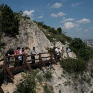 Sas-hegy tanösvény Budapest, ökotúra a Budai-hegységben a Duna-Ipoly Nemzeti Park szervezésében Sas-hegy tanösvény Budapest, ökotúra a Budai-hegységben a Duna-Ipoly Nemzeti Park szervezésében