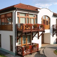 Lánybúcsú Pápa mellett wellness szállodánkban szaunázással, pezsgőfürdőzéssel, kirándulással Lánybúcsú Pápa mellett wellness szállodánkban szaunázással, pezsgőfürdőzéssel, kirándulással