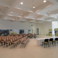 Rendezvényhelyszín a Tisza tónál, konferenciákhoz, céges rendezvényekhez a Tisza-tavi Ökocentrumban Rendezvényhelyszín a Tisza tónál, konferenciákhoz, céges rendezvényekhez a Tisza-tavi Ökocentrumban