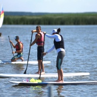 Suppal a Tisza-tavon az Élményfalu állva evezős központjában Suppal a Tisza-tavon az Élményfalu állva evezős központjában