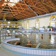 Reumás ízületi gyulladás kezelése fürdőkúrával Gyulán, szállással a Wellness Hotel Gyulában Reumás ízületi gyulladás kezelése fürdőkúrával Gyulán, szállással a Wellness Hotel Gyulában