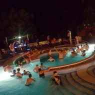 Éjszakai fürdőzés hétköznap a kiskunmajsai Jonathermal Fürdőben