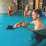 Babaúszás oktatás Bükfürdőn, Stoller Babaúszás hétfőn, csütörtökön és vasárnap a Caramell Hotelben Babaúszás oktatás Bükfürdőn, Stoller Babaúszás hétfőn, csütörtökön és vasárnap a Caramell Hotelben