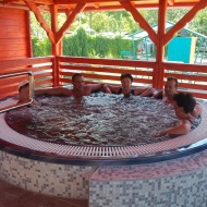 Pezsgőfürdőzés termálfürdőnkben, lazuljon a jacuzziban Jászszentandráson