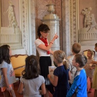 Mesélő lakosztályok a Gödöllői Kastélyban, tárlatvezetés családoknak minden hétvégén Mesélő lakosztályok a Gödöllői Kastélyban, tárlatvezetés családoknak minden hétvégén