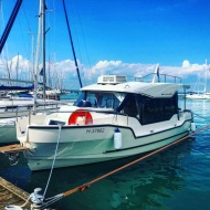 Luxus yacht a Balatonon, hajóbérlés képzett hajóskapitánnyal Siófokon Luxus yacht a Balatonon, hajóbérlés képzett hajóskapitánnyal Siófokon