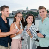 Sétahajózás ebéddel vagy késői reggelivel Budapesten, könnyed hétvégi program a Dunán Sétahajózás ebéddel vagy késői reggelivel Budapesten, könnyed hétvégi program a Dunán
