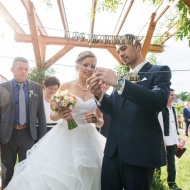 Egyedi esküvő a természetben a romantikus Monori Pincefaluban