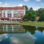 Tóparti esküvő helyszín Gyopárosfürdőn, a Hotel Corvus Aqua szállodában Tóparti esküvő helyszín Gyopárosfürdőn, a Hotel Corvus Aqua szállodában