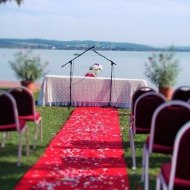 Vízparti esküvő a Balatonnál, a közvetlen tóparti wellness szálloda üdülőfalunkban, Tihanyban