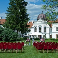 Szabadtéri esküvő Pest megyében, különleges esküvő helyszín a Gödöllői Királyi Kastélyban