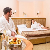 Házassági évfordulós ajándék feleségünknek, romantikus wellness kikapcsolódás Zalakaroson Házassági évfordulós ajándék feleségünknek, romantikus wellness kikapcsolódás Zalakaroson