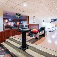 Bowlingozás Hajdúszoboszlón, a Barátság Hotel U-Pub-jában