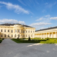 Kastélylátogatás a hét minden napján a Károlyi-kastélyban, vezetett séta garantált időpontokban