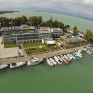 Családi üdülés a Balatonnál, korlátlan wellnessel Siófokon, a tóparti Yacht Hotelben Családi üdülés a Balatonnál, korlátlan wellnessel Siófokon, a tóparti Yacht Hotelben