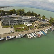 Családi üdülés a Balatonnál, korlátlan wellnessel Siófokon, a tóparti Yacht Hotelben